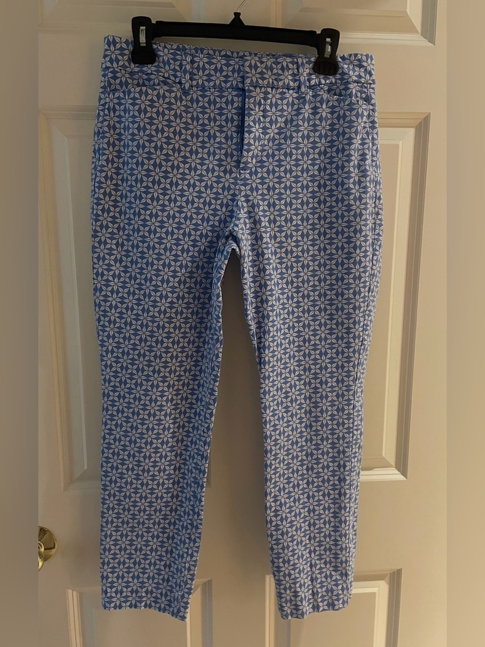 Old Navy Blue & White Geometric Pixie Skinny Pants